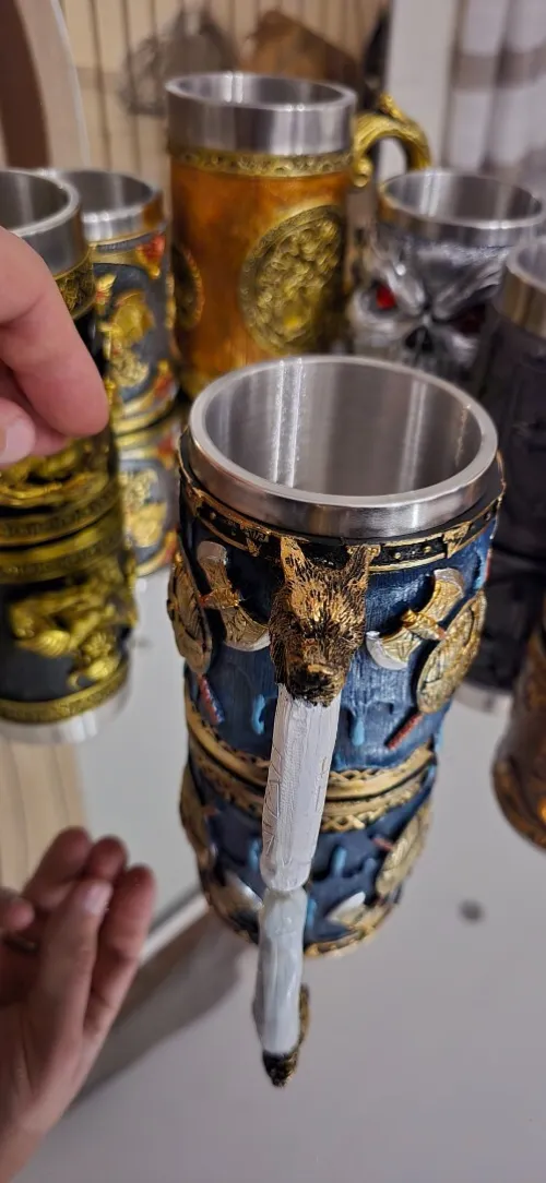 Des figurine et tasses