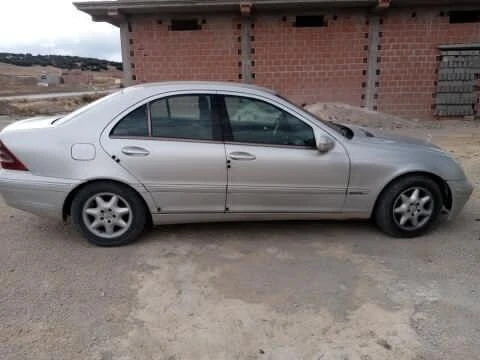 Mercedes . 2002 .110