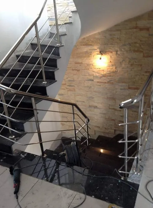 Rampe d'escalier en inox garde-corps en verre cabine de douche