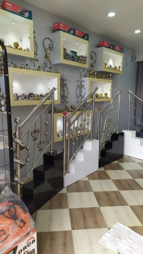 Rampe d'escalier en inox garde-corps en verre cabine de douche