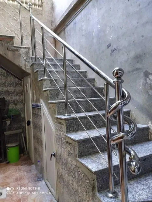 Rampe d'escalier en inox garde-corps en verre cabine de douche