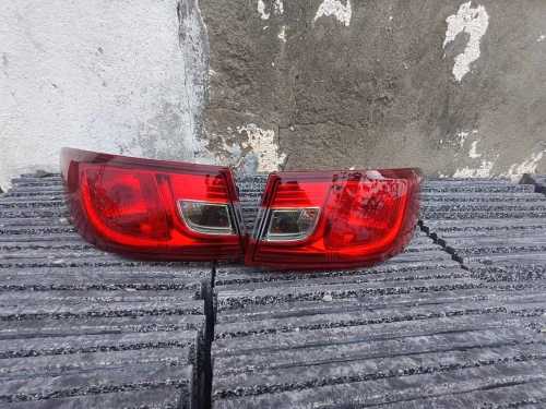 Feux arrière de clio 4 ( quatre pièces)
