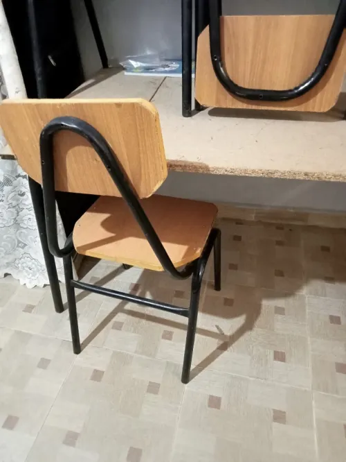  14كراسي وسبورة 