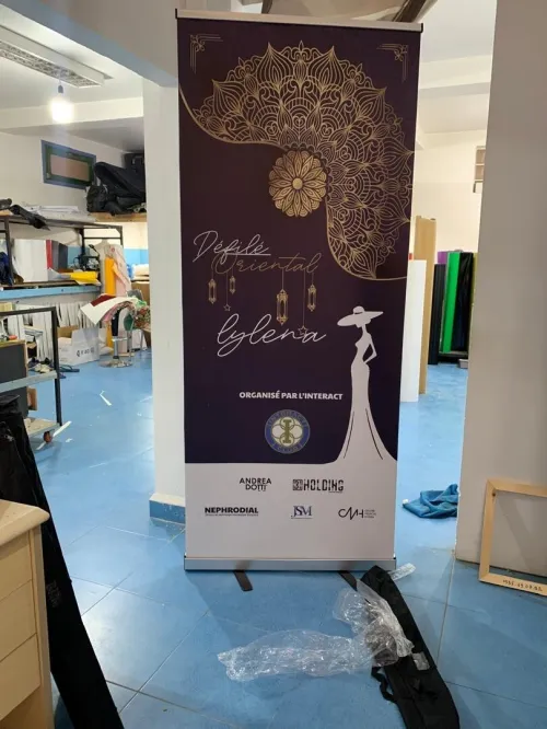 Banner roll up desk .......