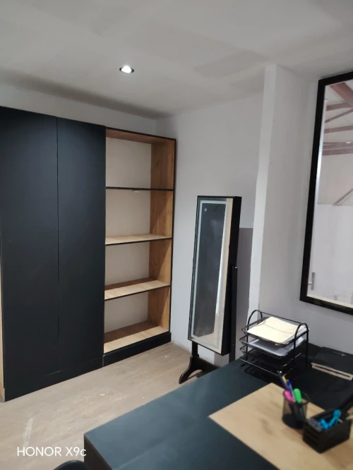 Armoire et bureau