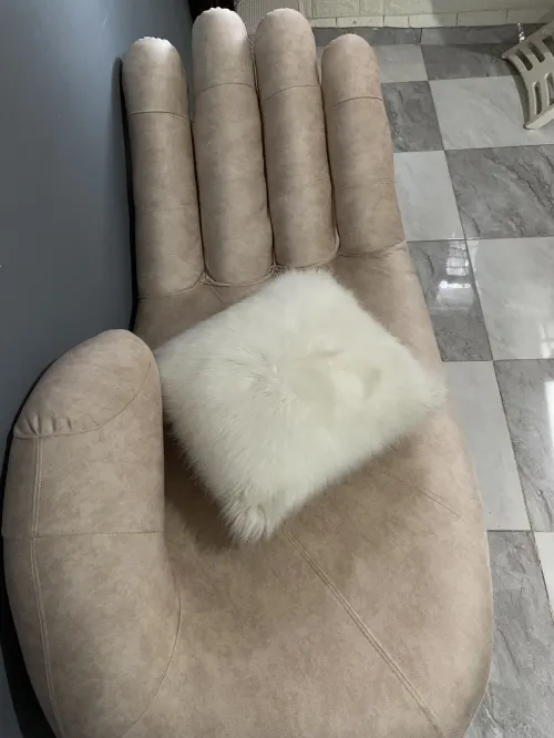Fauteuil en forme de main