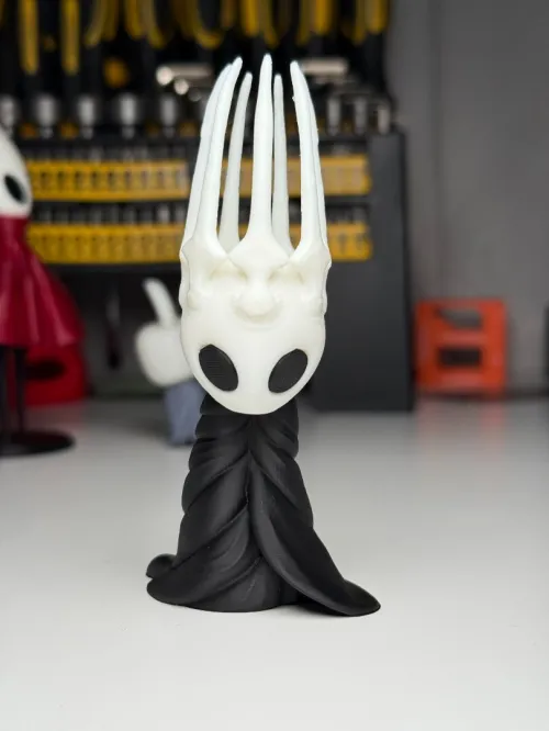 figurine hollow knight + hollow knight silksong