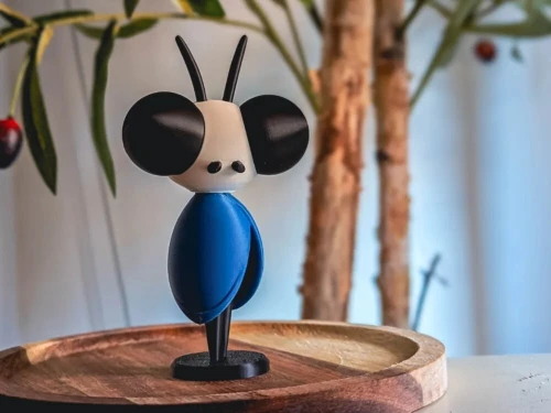 figurine hollow knight + hollow knight silksong