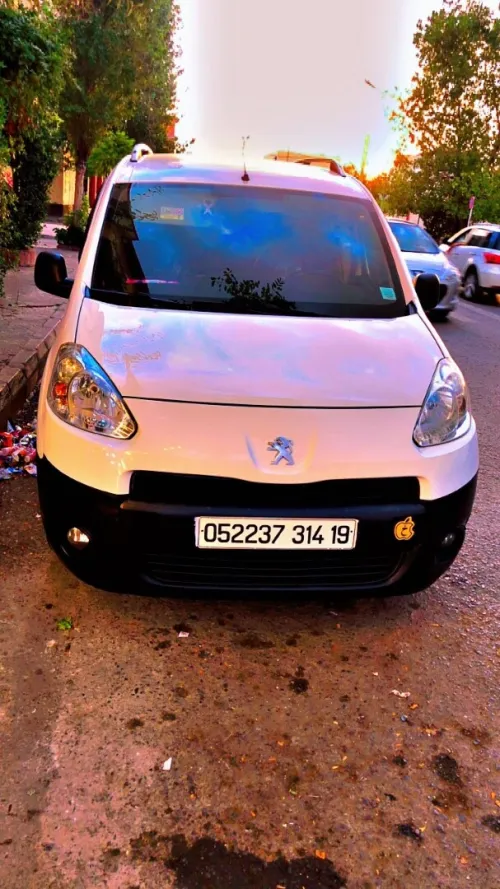 Peugeot B9 2014 