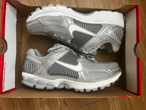 Nike vomero 5