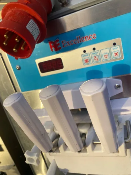 2 machine a glace soft Carpigiani & 1 machine Excellence