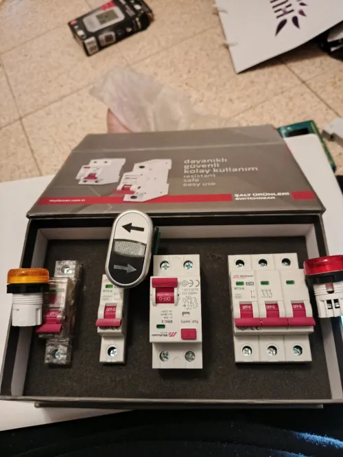 PRIX LOT - 15 mia DA / MUTLUSAN, legrand, AURIOL, .Disjoncteur, Prise elect, moniteur, cables