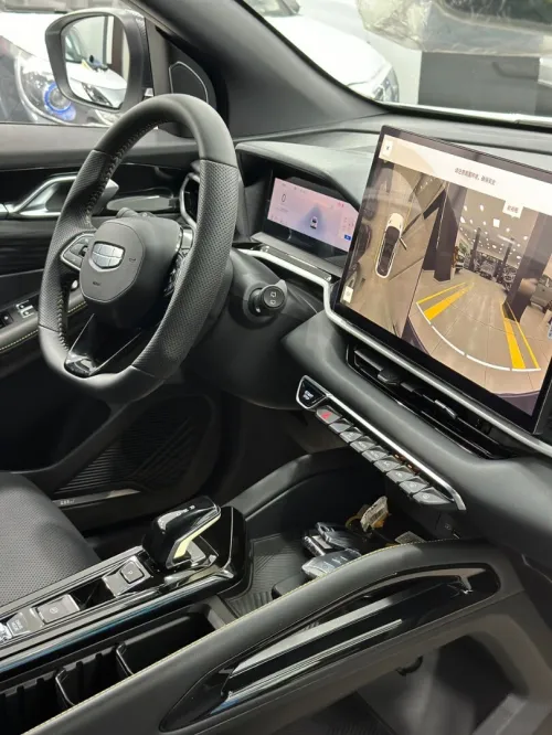 Geely Coolray 2025 