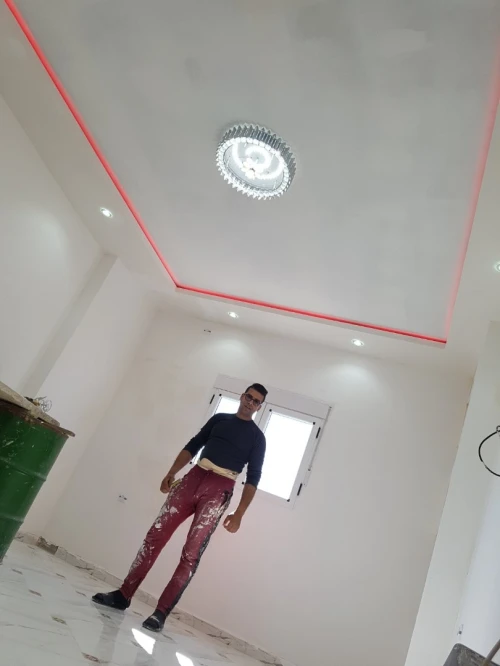 ديكورات بلاكو..و كهرباء...و تعديل و تقسيم غرف..و صباغة وأشغال أخري