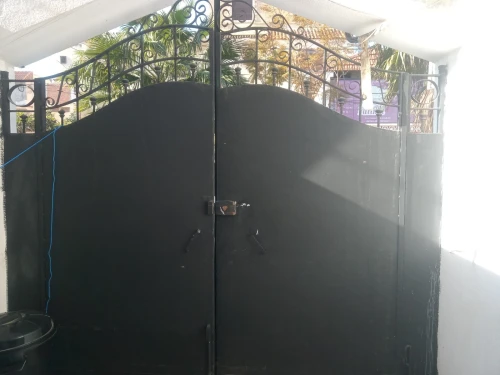 Vente jolie portail Neuf largeur 3 m hauteur 2 m 40