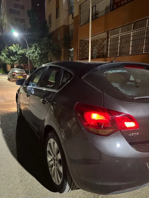 Opel Astra 2011 ASTRA J  TOUT OPTIONS