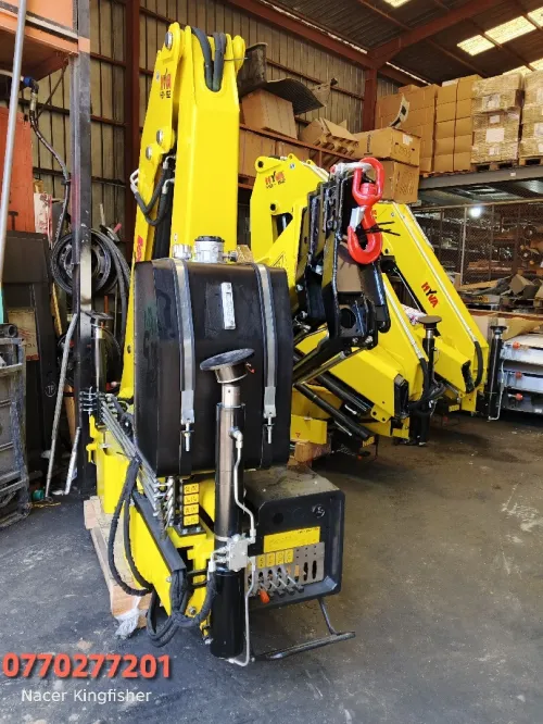 grue sur camion HYVA , FASSI