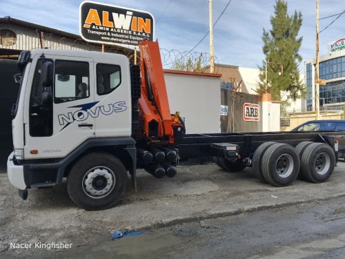 grue sur camion HYVA , FASSI
