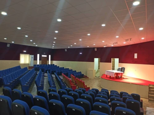 Chaises, fauteuils pour salles de conférence, auditorium....