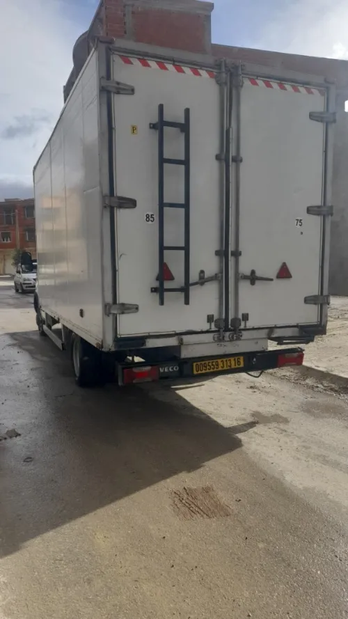 Location fourgon sans chauffeur équiper caisse conteneur