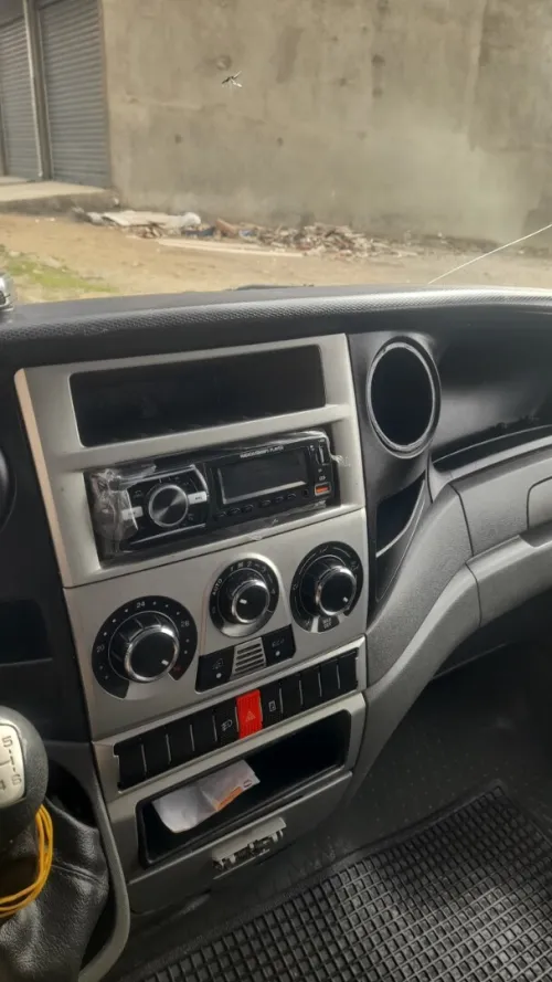 Location fourgon sans chauffeur Iveco équiper caisse conteneur