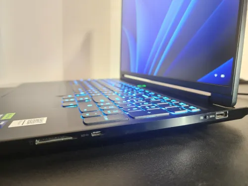 LENOVO LEGION 7-16IRX9 - CORE 19-14th GENE /RTX 4070/ECRAN 16"240 HZ /RAM 32 GB /SSD 1 TB