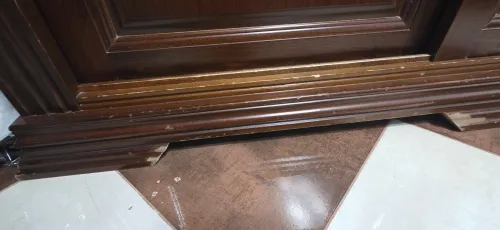 Chambres à coucher en hêtre plus armoire deux portes en hêtre en tres bonne état en très bonne etat