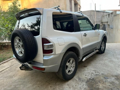 Mitsubishi Pajero Court 2003 