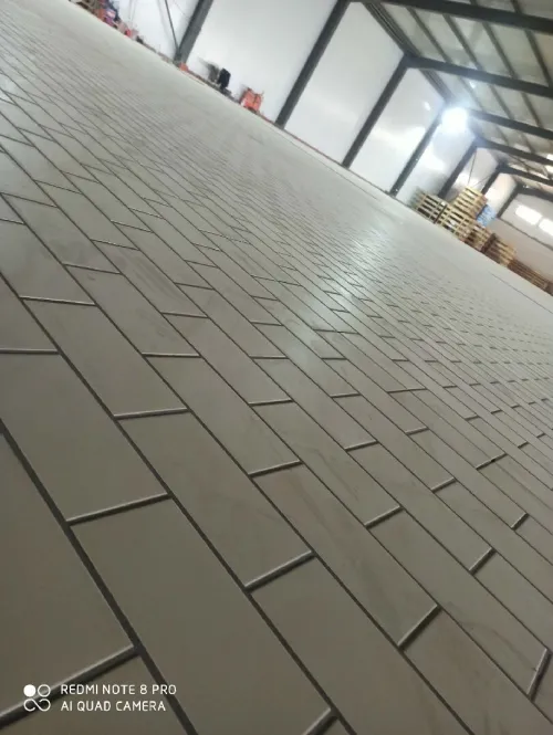 Pose de carreaux anti acides et anti bactéries dans les usines et les entrepôts