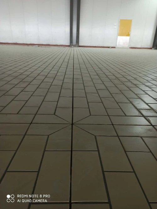 Pose de carreaux anti acides et anti bactéries dans les usines et les entrepôts
