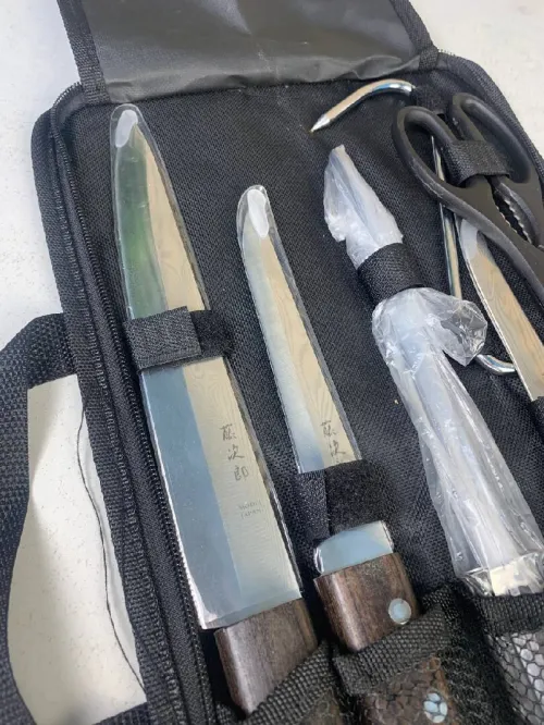 Kit de Cou-teaux de Luxe avec Manches en Bois 7Pcs - طقم سكا-كين الجزارة الفاخر بمقابض خشبية