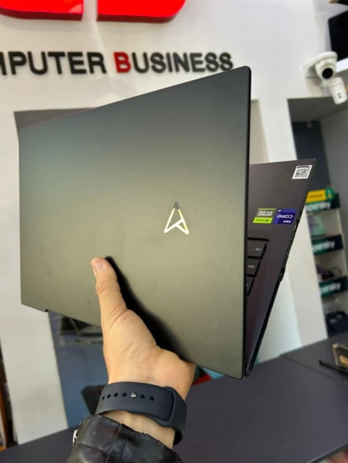 ASUS ZENBOOK Pro 14 OLED i9-13900H RAM 32GB 2TB SSD ECRAN OLED 14,5 2,8K 120 Hz NVIDIA RTX 4060