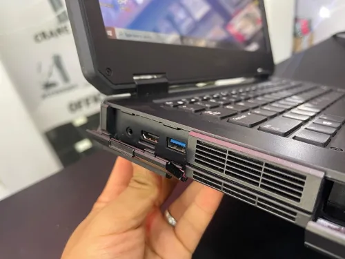 DELL LATITUDE RUGGED 14 5414  Intel Core i5-6300U 3 Mo de cache, jusqu'à 3 GHz 8GB 256GB SSD 14" 