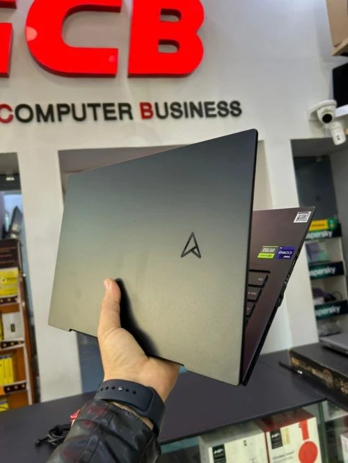 ASUS ZENBOOK Pro 14 OLED i9-13900H RAM 32GB 2TB SSD ECRAN OLED 14,5 2,8K 120 Hz NVIDIA RTX 4060