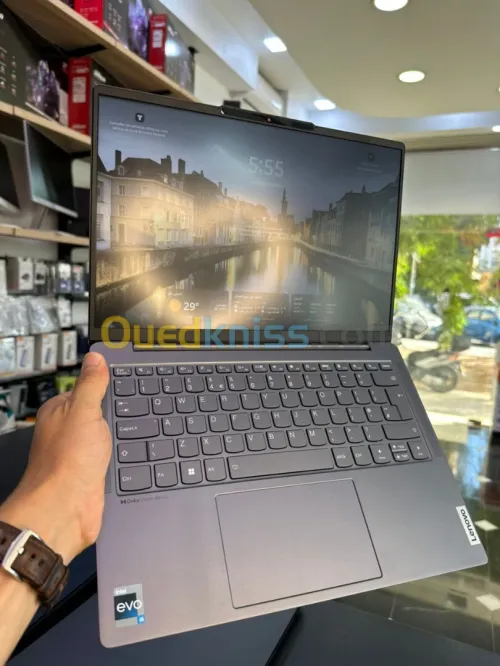 LENOVO YOGA SLIM 6 14IAP8 Processeur Intel Core i5-1240P  8 Mo cache, à 4,40 GHz RAM 8GB 512GB SSD 