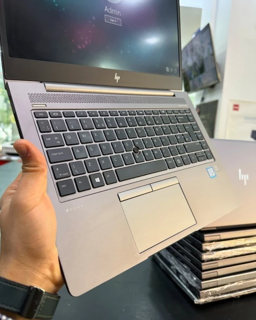 HP ZBOOK 14u G6 Intel Core i5-8365U  6 Mo de cache, jusquà 4,10 GHz 16GB 256GB SSD NVM 14 FULL HD