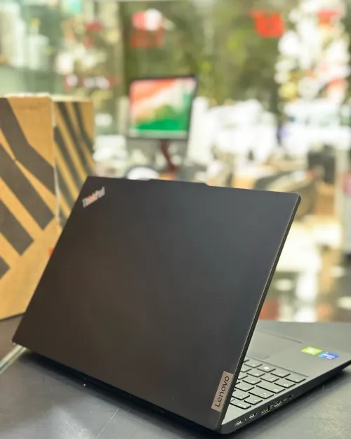 LENOVO THINKPAD E16 Gen1 Intel Core i7-1355U 12 Mo de cache,à 5 GHz 16GB 512GB SSD  Ecran 16  MX550