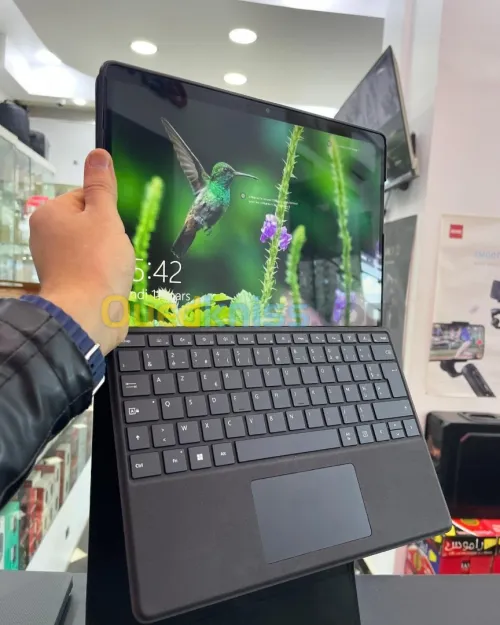 MICROSOFT SURFACE PRO 9 2038 Intel Core i5-1235U cache 12 Mo,  avec IPU 8GB 256GB SSD 13.3 FACE ID 