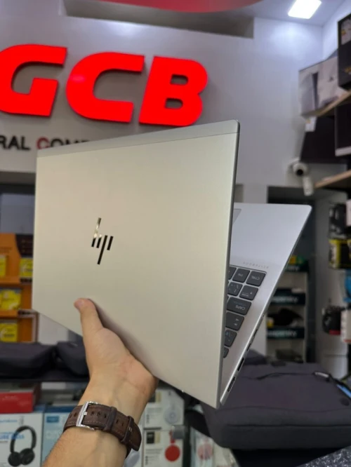 HP ELITEBOOK 665 G11 AMD Ryzen 7 Pro 7735 16Mo RAM 16GB 512GB SSD 16" FULL HD TACTILE