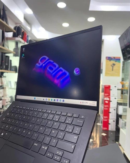 LG GRAM 14Z90R Intel Core i7-1360P 18 Mo de cache. jusqu à 5 GHz 32GB DISQUE 1TB SSD  14  FHD PLUS 