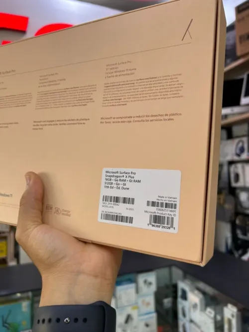 Microsoft Surface Pro 11Th  Processeur : Qualcomm Snapdragon X Plus  16 Go de RAM stockage 512 Go SSD