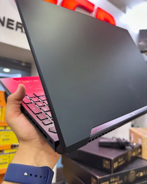 ASUS TUF GAMING ADVANTAGE EDITION AMD Ryzen 7 7735HS à 4.75 GHz 16GB 1TB SSD 16GB 165Hz RX 7600S 8GB