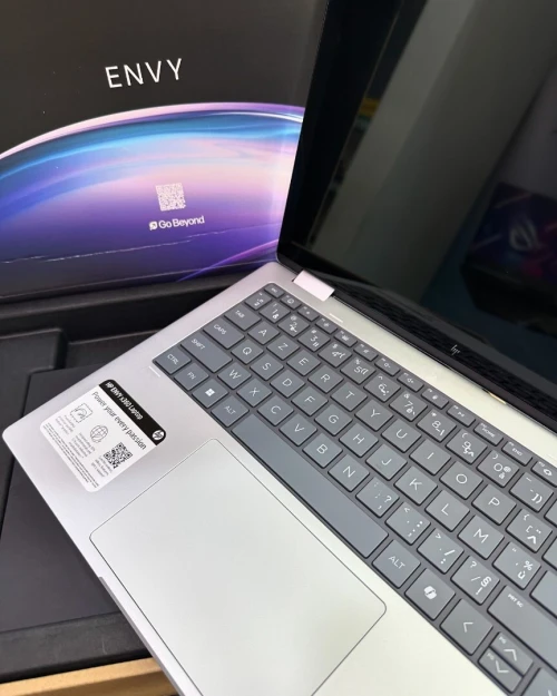 HP ENVY X360 2-in-1 AMD Ryzen 5 8640HS à 4.9 GHz 16GB  512GB SSD 14 WUXGA IPS Tactile 360 760M