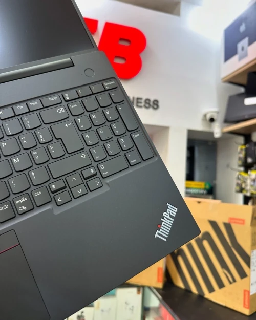 LENOVO THINKPAD E16 Gen1 Intel Core i7-13700H 24 Mo de cache, 24 Mo  5 GHz 16GB 512GB SSD 16 WUXGA