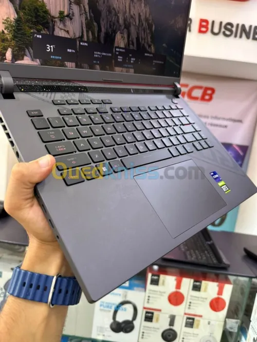 ASUS ROG STRIX  i9-13980HX 36 Mo ,à 5,60 GHz 16GB DDR5 1To SSD NVME 16" WUXGA IPS 240Hz RTX 4070