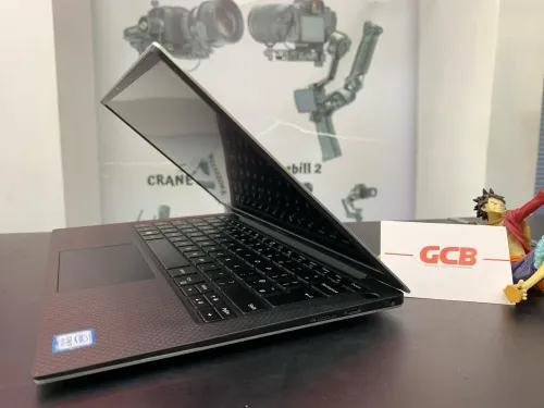 DELL XPS 9380 Intel Core i7-8565U 8 Mo de cache, jusqu'à 4,60 GHz RAM 16GB DISQUE 512GB SSD 13"