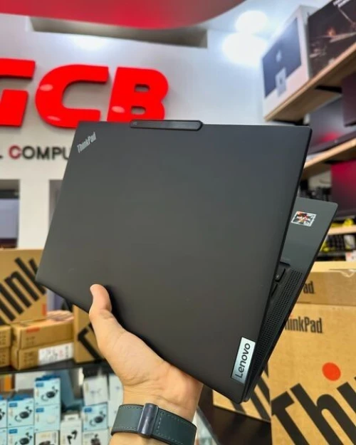 LENOVO THINKPAD X13 Gen4 AMD Ryzen 5 Pro 7540U  Jusqu à 4.9 GHz  16GB DDR5  256GB SSD 13,3 WUXGA IPS