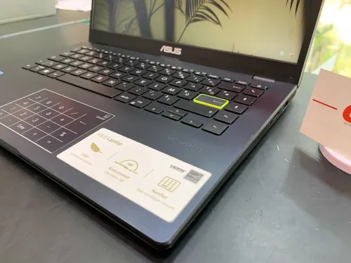 ASUS E410M Intel Celeron N4020 4 Mo de cache, jusqu'à 2,80 GHz RAM 4GB DISQUE 128GB SSD 14"