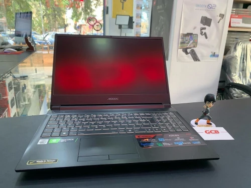 AORUS 5 Intel Core i7-10750H 12 Mo de cache, jusqu'à 5,00 GHz RAM 16GB 512GB SSD GTX 1660Ti 15"