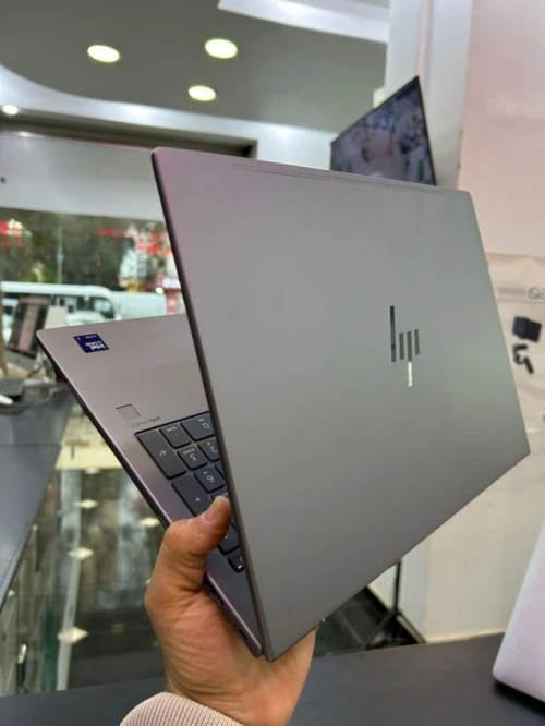 HP ZBOOK 16 G11 Intel Core Ultra 7 165H 24 Mo 5,00 GHz RAM 32GB DDR5 512GB SSD 16" FHD+ IPS RTX 500 4GB
